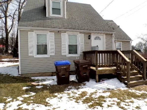 303 Woodland Ave, Farrell, PA 16121