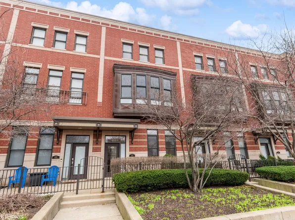 1031 N Riverwalk St, Chicago, IL 60610