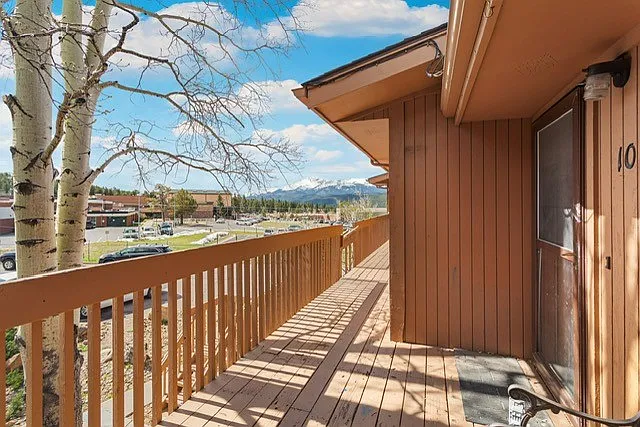 2 bed, 1012 sqft, $1,800 — Photo 2