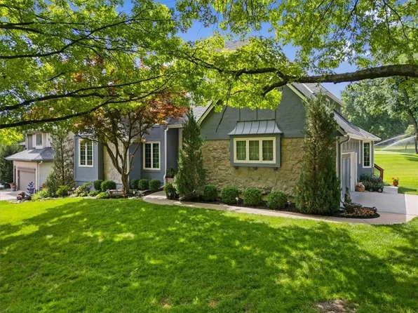 12600 Wenonga Ln, Leawood, KS 66209