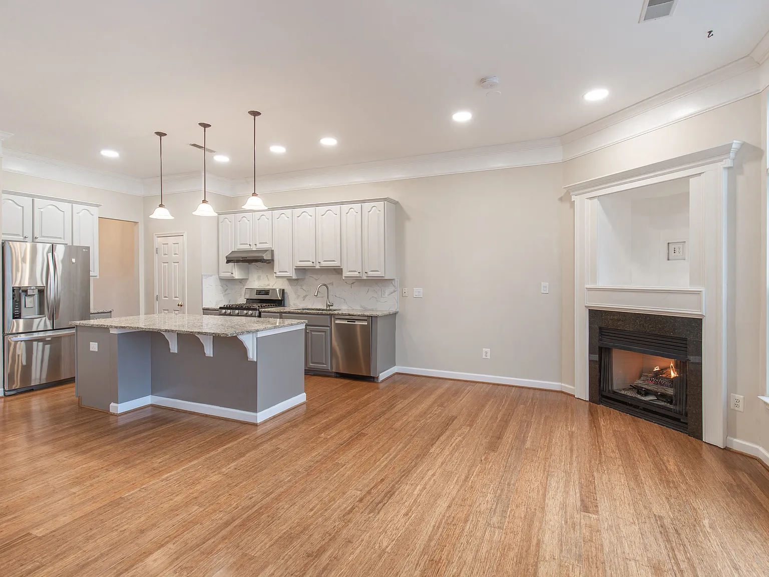 20326 Charter Oak Dr — Photo 2