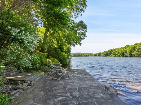 30 Lake Dr