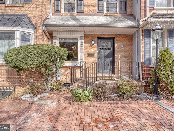 3rd image of 907 Lovering Ave