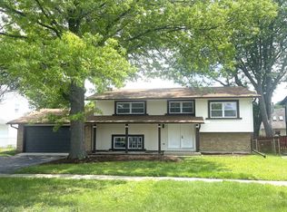215 Brighton Rd, Elk Grove Village, IL 60007