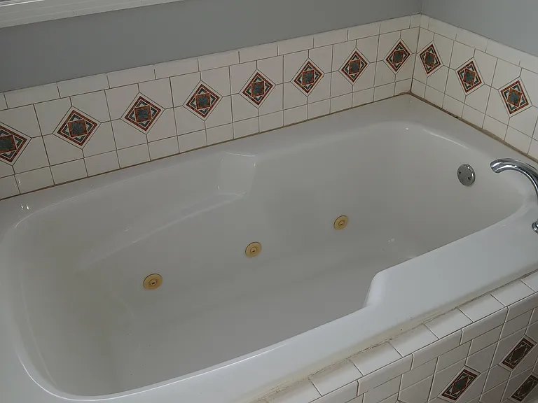 2724 Ann Dr — Photo 3