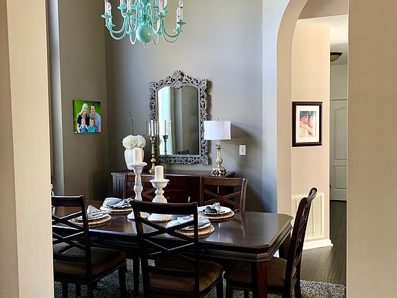 3rd image of 133 Somerset Ct