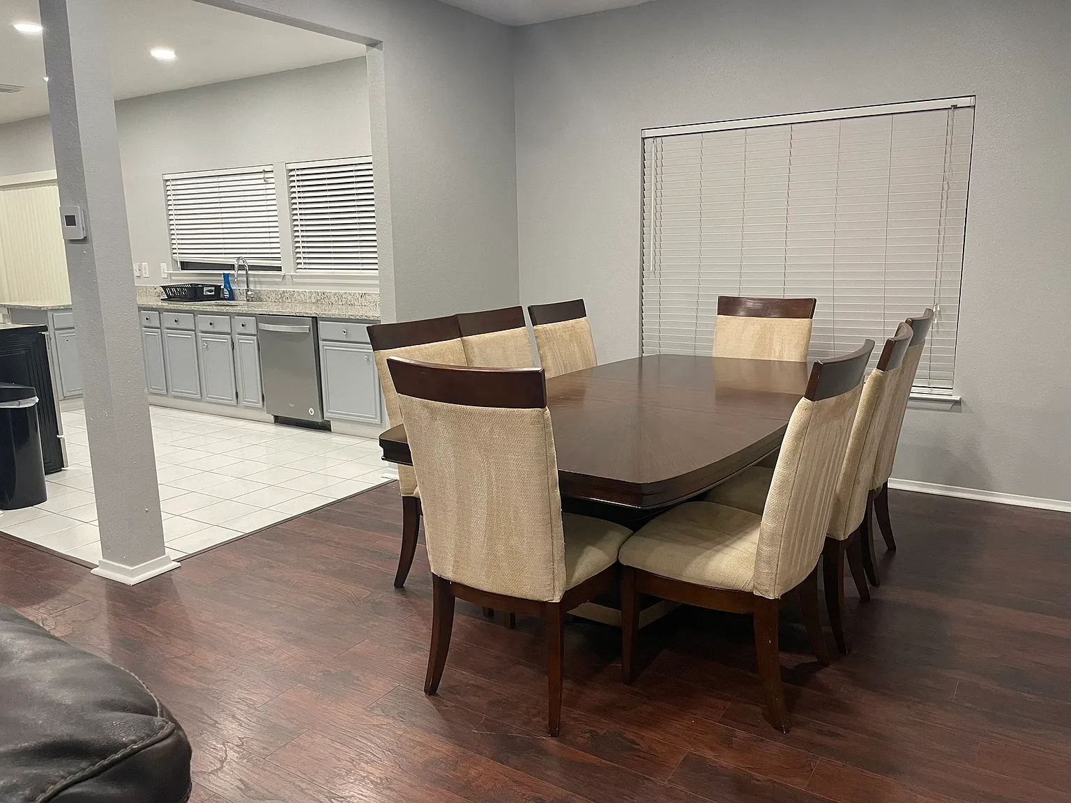 4 bed, 2.5 bath, 2380 sqft, $4,400 — Photo 3