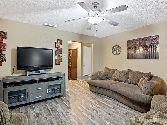 5th image of 1461 Eastern Heights Dr