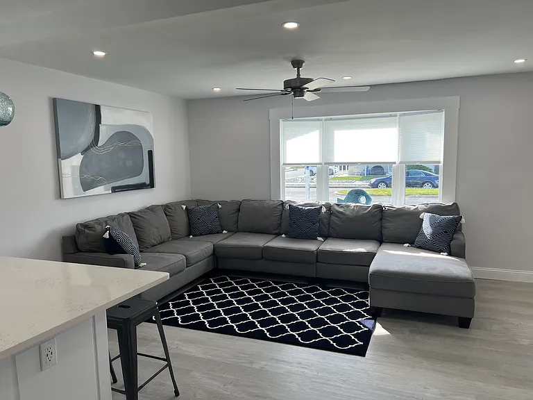 4010 W Brigantine Ave — Photo 2
