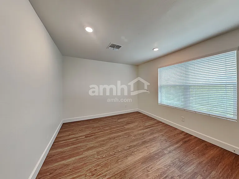 678 W Laredo Ave — Photo 19