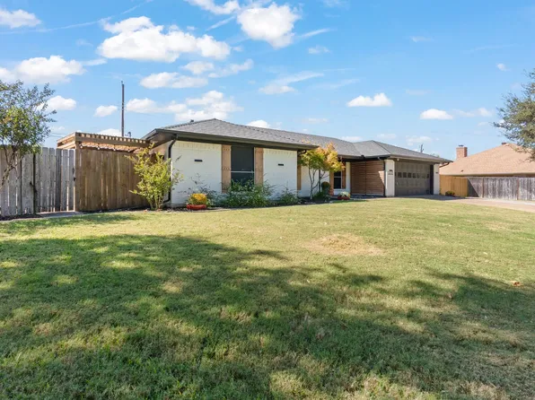 1208 Murry Dr N, Cleburne, TX 76033