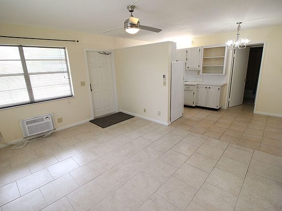 2nd image of 220 Lucerne Ave APT 5