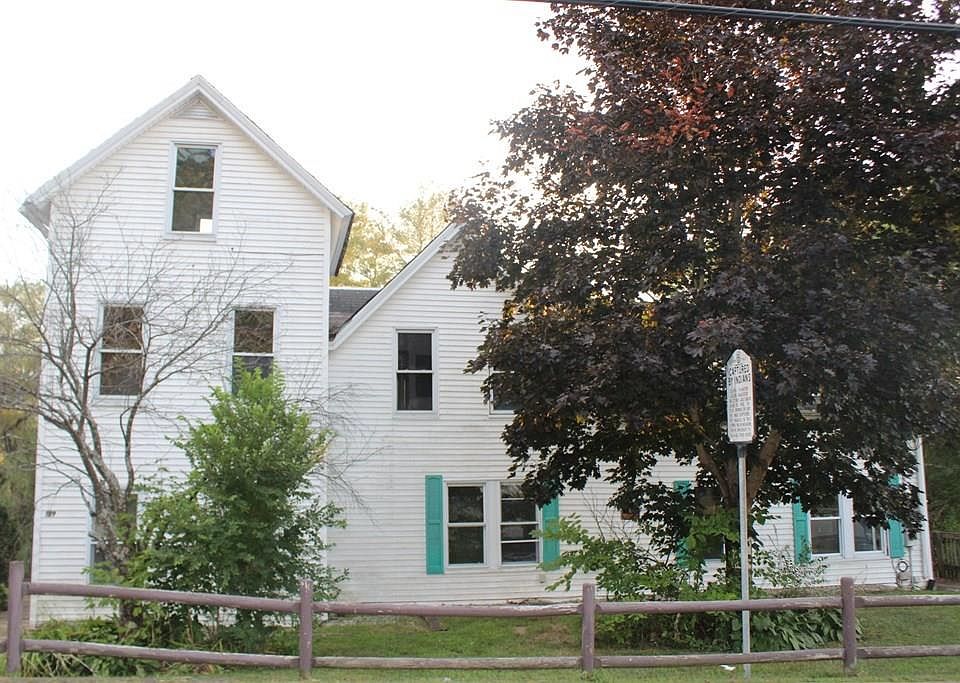 1st image of 149 Pequoig Ave