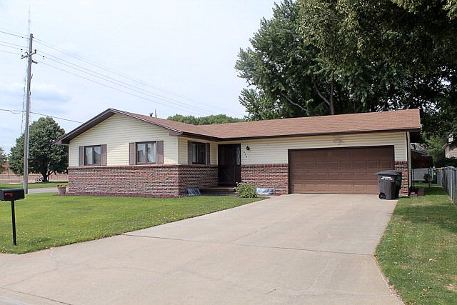 1st image of 404 Johnson Dr