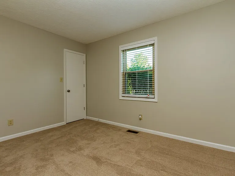 7665 Geist Estates Dr — Photo 10