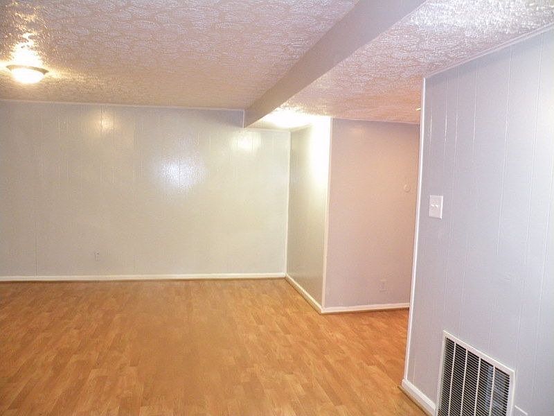 BASEMENT APT  LIVING ROOM AREA