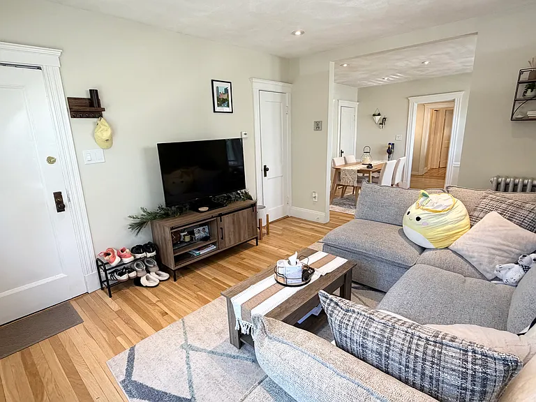 27 Beecher St #4 — Photo 1