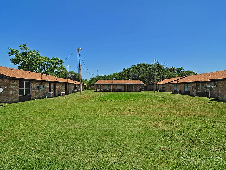 Windwood Apartments — Photo 1