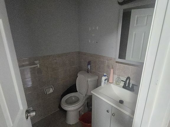 3rd image of 51 Tillinghast St #G1