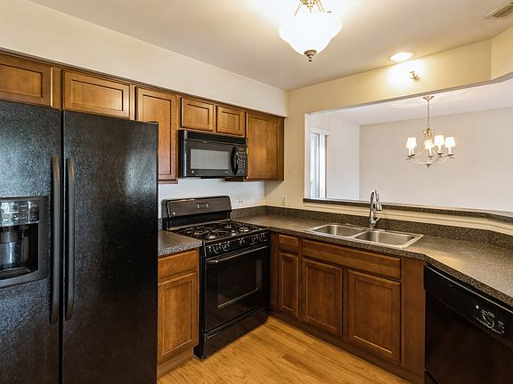 3rd image of 223 W Lynn Dr Unit 4