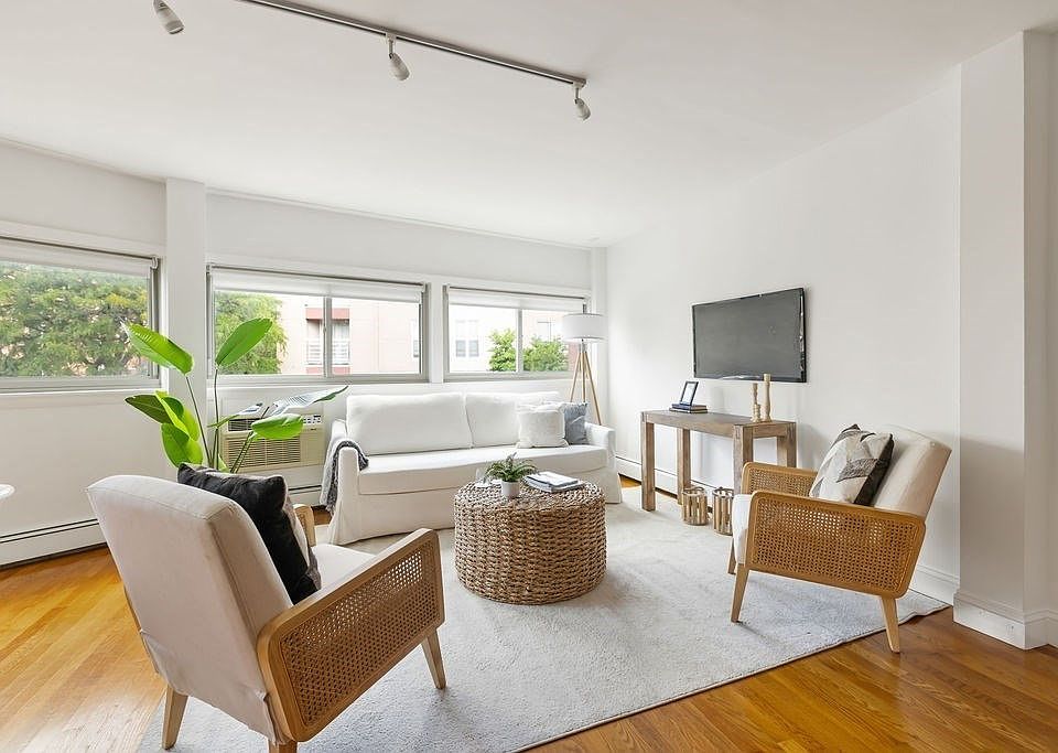 1st image of 348 Franklin St APT 3A