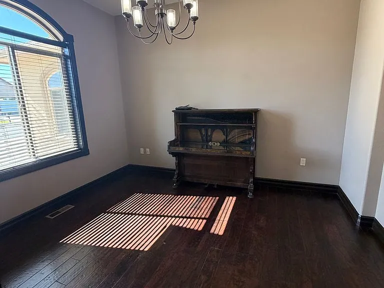 440 Dream St SE — Photo 6