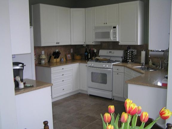 Kitchen w/ Breakfast Nook & Pantry