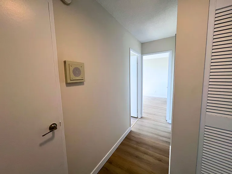 30 McEwen Ave — Photo 11