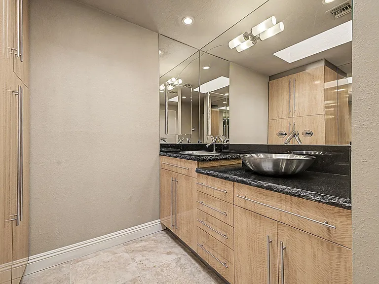 3172 Bel Air Dr — Photo 17