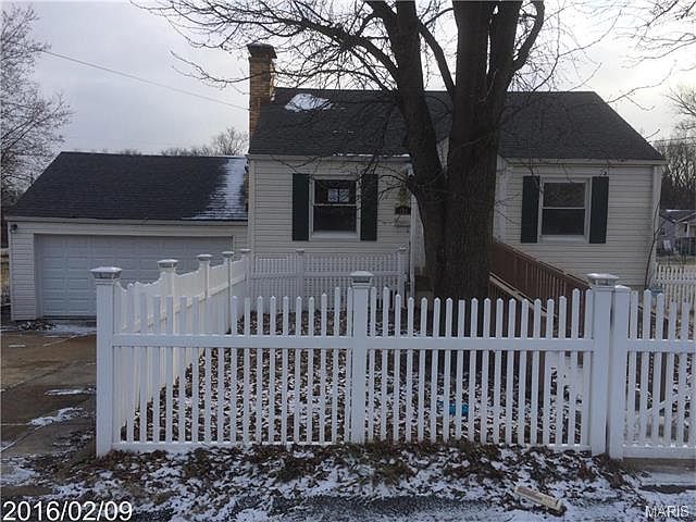 1st image of 124 W Felton Ave