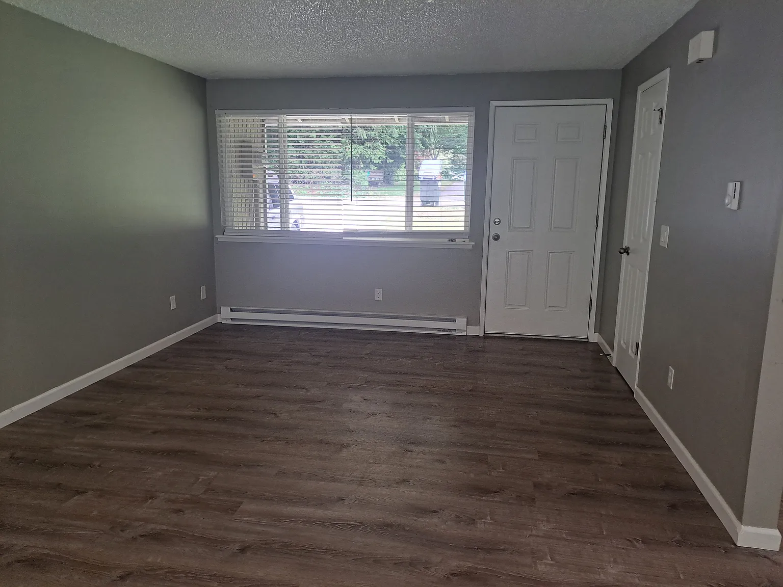 2 bed, 927 sqft, $1,985 — Photo 3