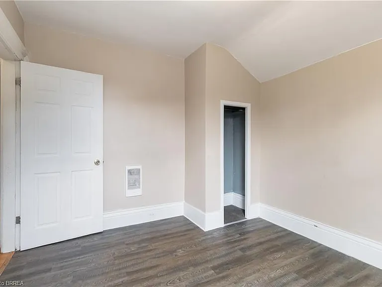 65 East Ave #UPPER — Photo 8