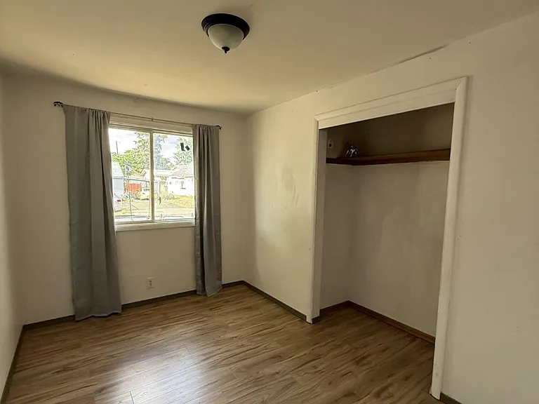 308 E Queen Ave — Photo 2
