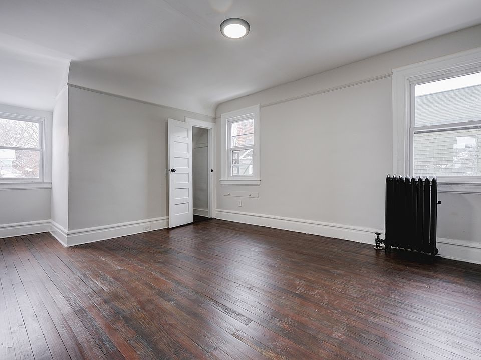 first bedroom $1000