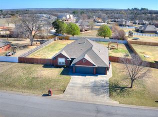 298 Hillside Dr, Harrah, OK 73045