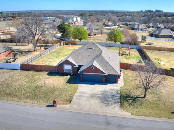 298 S Hillside Dr, Harrah, OK 73045