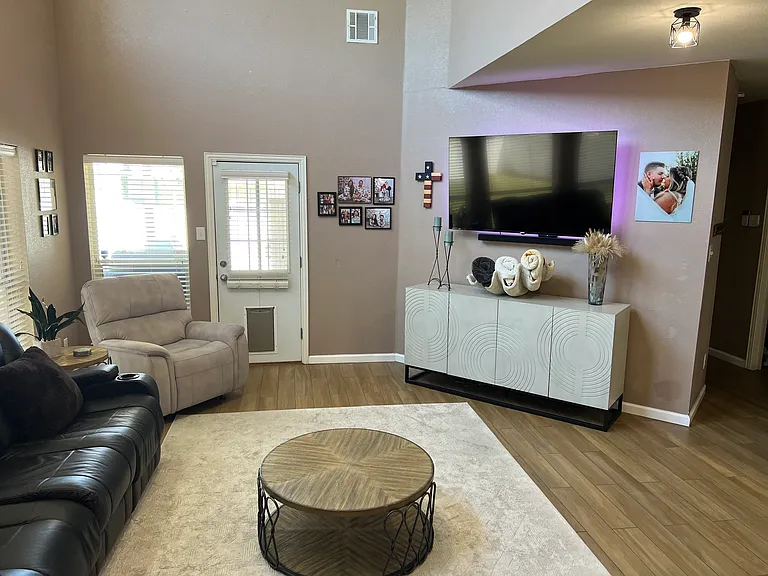 10215 Waterbury Dr — Photo 14