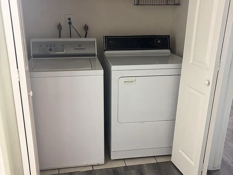 1430 Vega Cir #3 — Photo 4