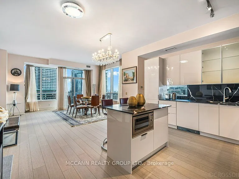 21 Balmuto St #3302 — Photo 4