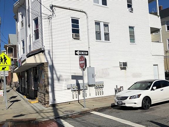 5th image of 883-889 Dexter St
