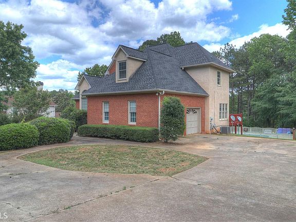2nd image of 560 McGarity Dr