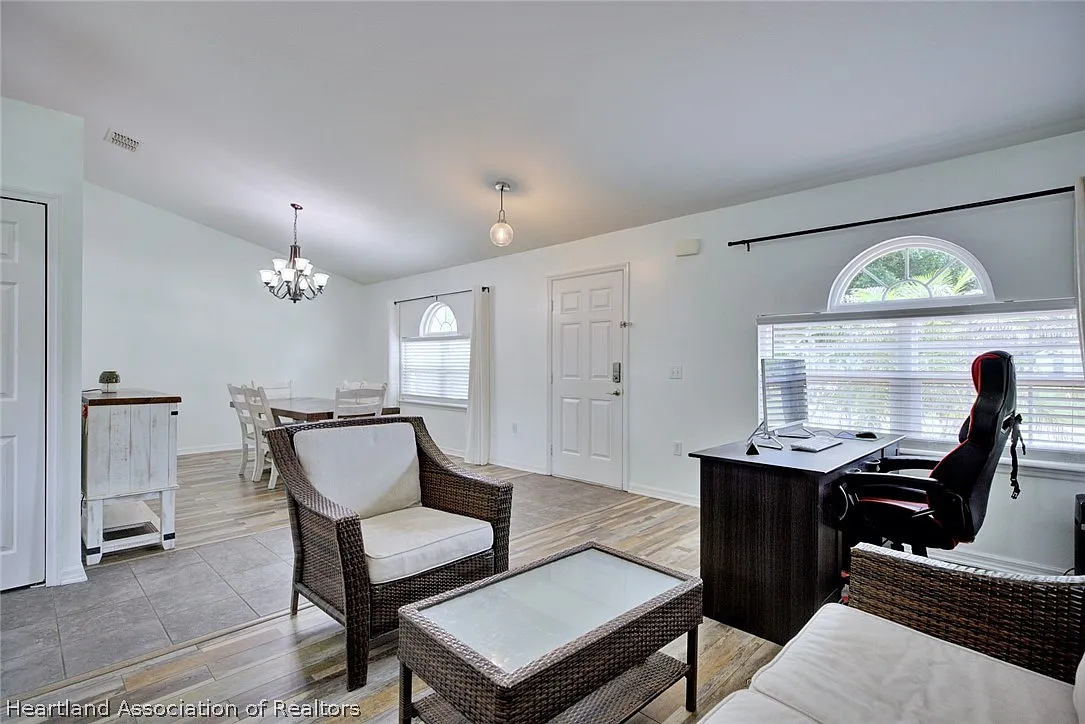 4 bed, 2.0 bath, 2256 sqft, $2,395 — Photo 3