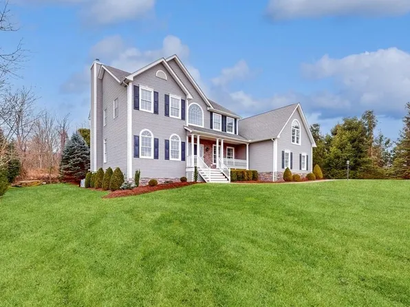 32 Logans Way, Hopewell Junction, NY 12533