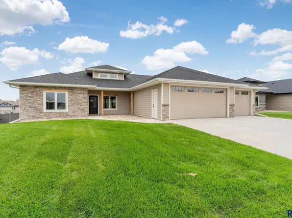 2809 E Augusta Cir, Brandon, SD 57005