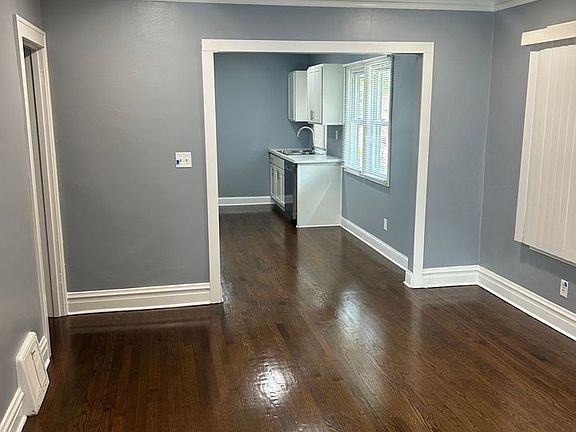5th image of 915 Yeoman St