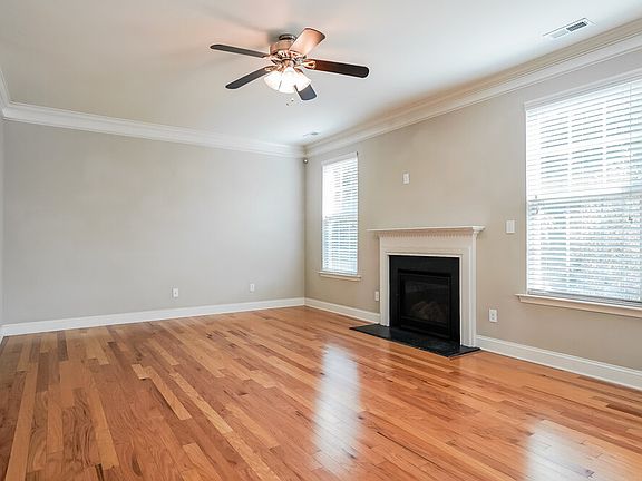 5th image of 170 Davelyn Ct