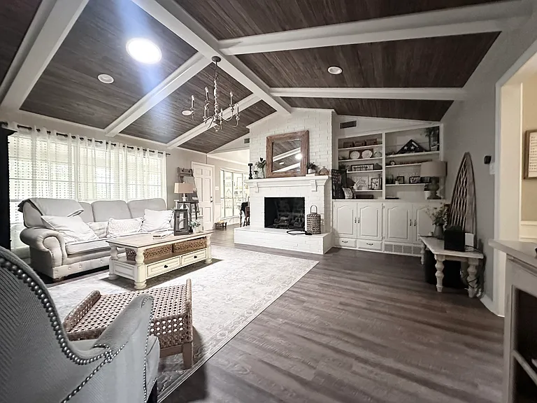 401 Lake Louise Ct — Photo 6