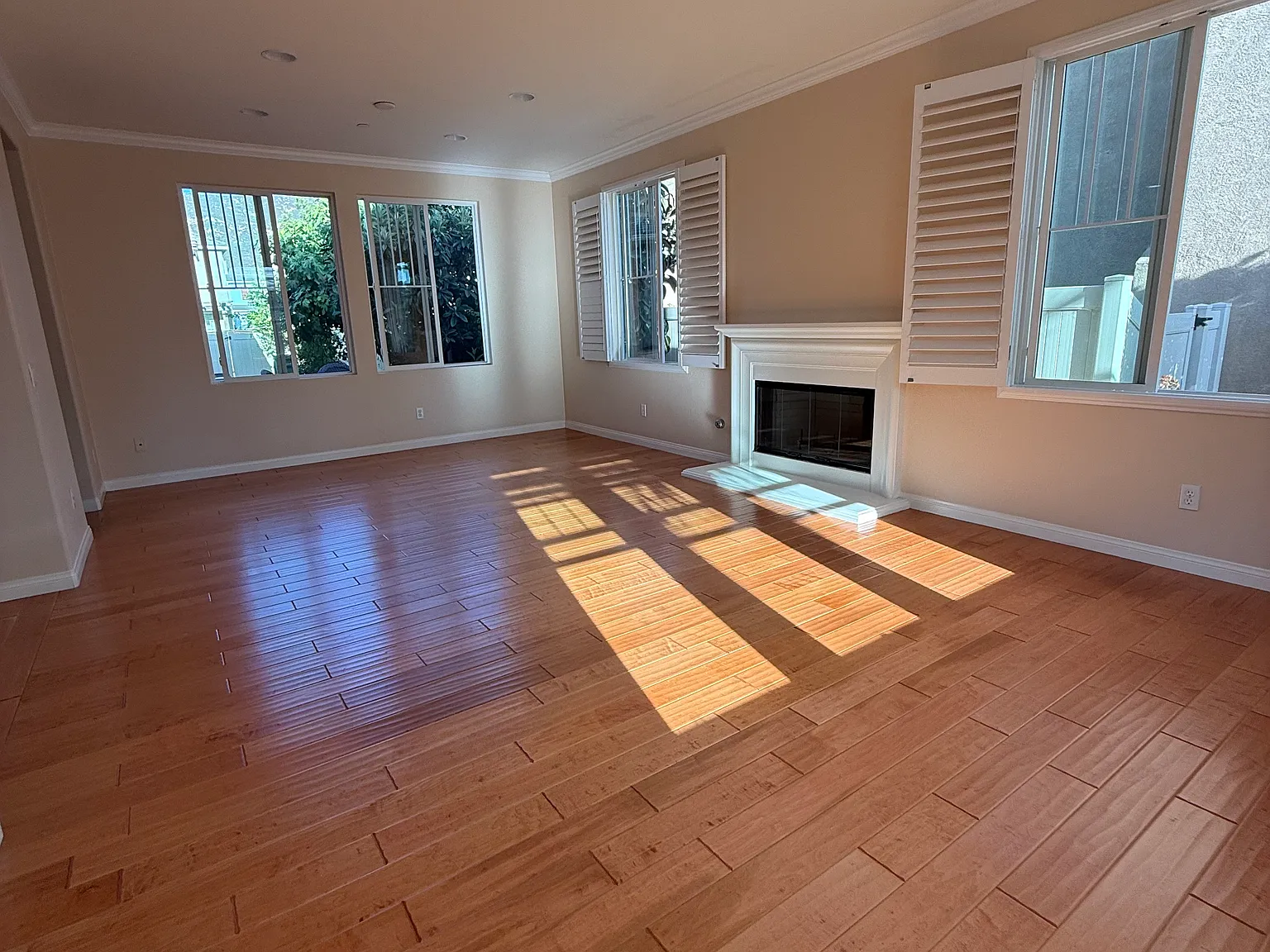 4 bed, 3252 sqft, $6,300 — Photo 3
