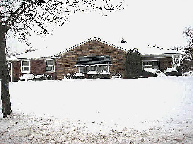 All Brick - Huge Yard!