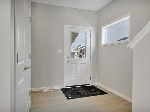 5th image of 5657 Hawthorn Way SW